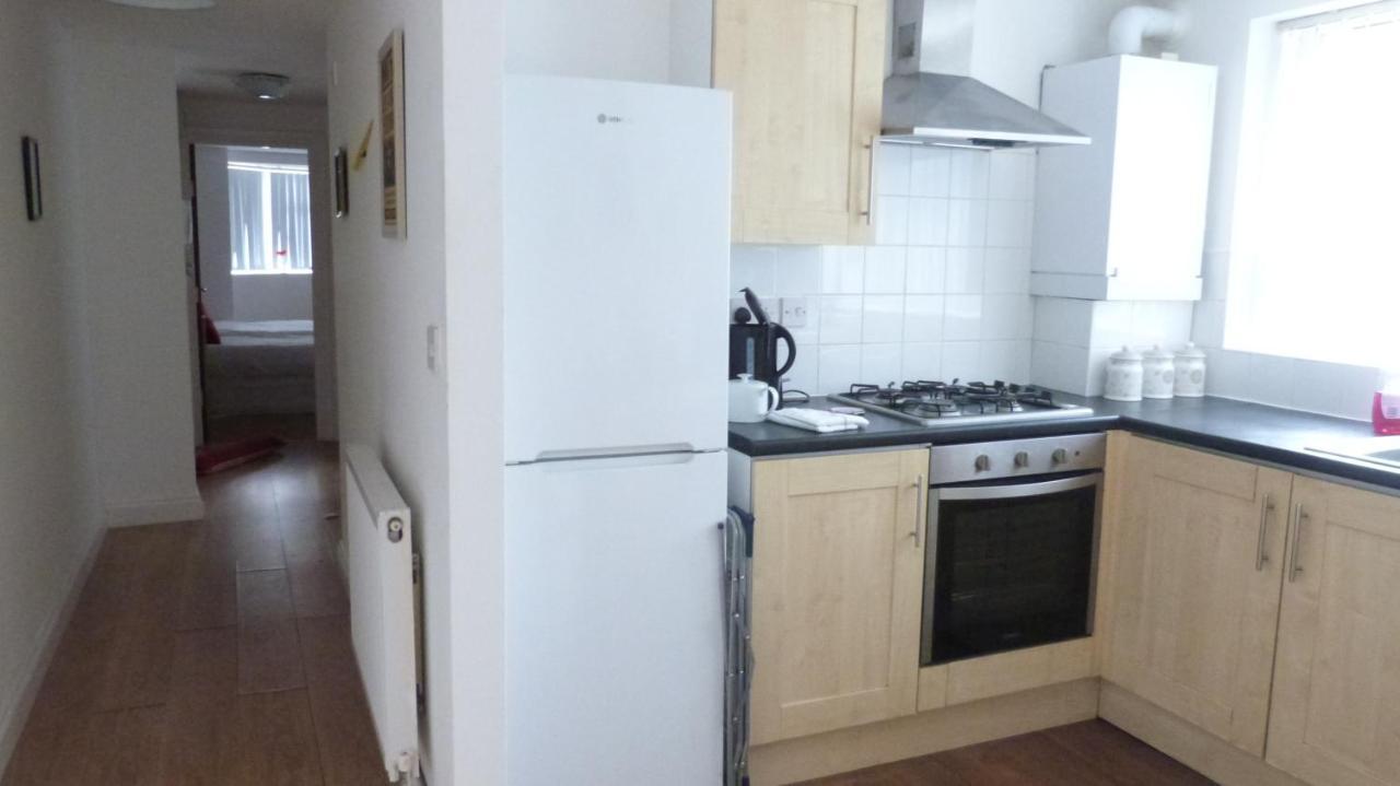 1000 négyzetméteres, 3 hálószobás Apartman 1 fürdőszobával Watford területén Kültér fotó