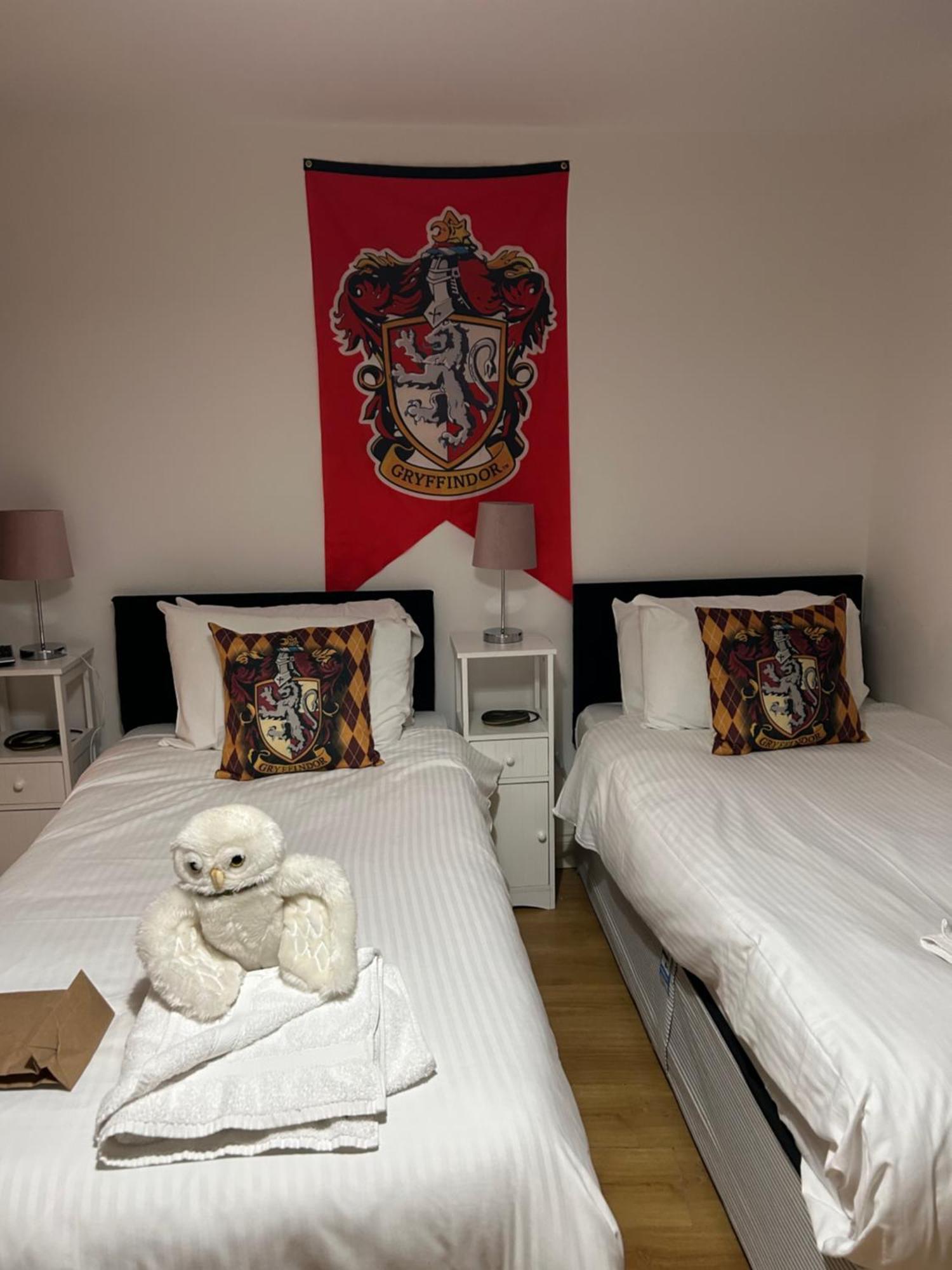 1000 négyzetméteres, 3 hálószobás Apartman 1 fürdőszobával Watford területén Kültér fotó