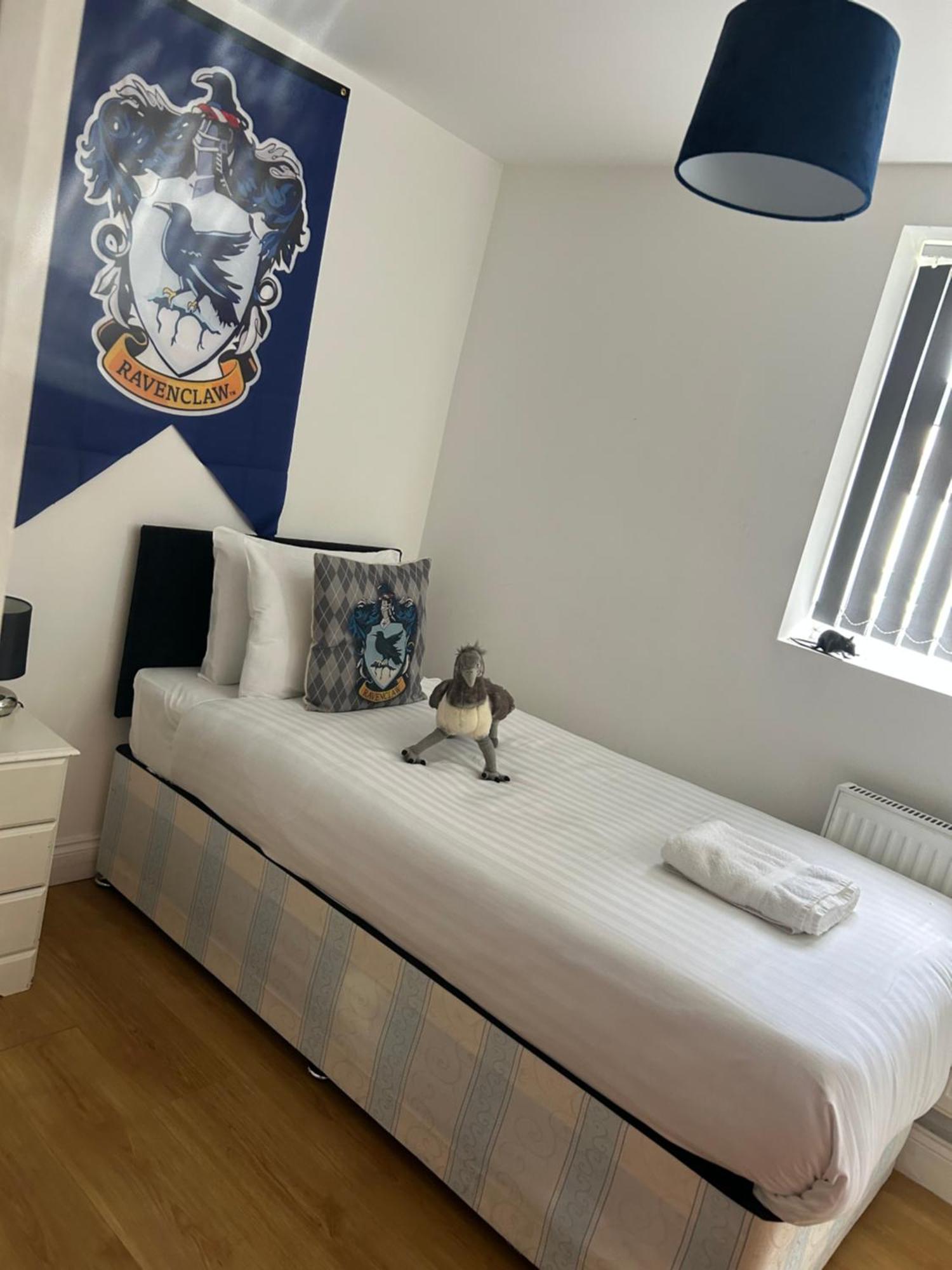 1000 négyzetméteres, 3 hálószobás Apartman 1 fürdőszobával Watford területén Kültér fotó